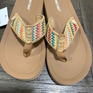 Minnetonka Women's Tan Sandals